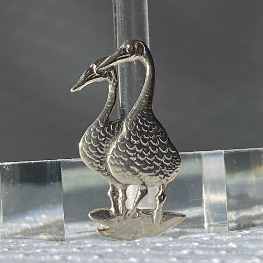 Kirk Stieff 1987 Artist P. Buckley Moss Pewter Canadian Geese Lapel Pin